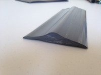 /album/plastic-extrusion/perfil-entrada-de-garage-jpg1/